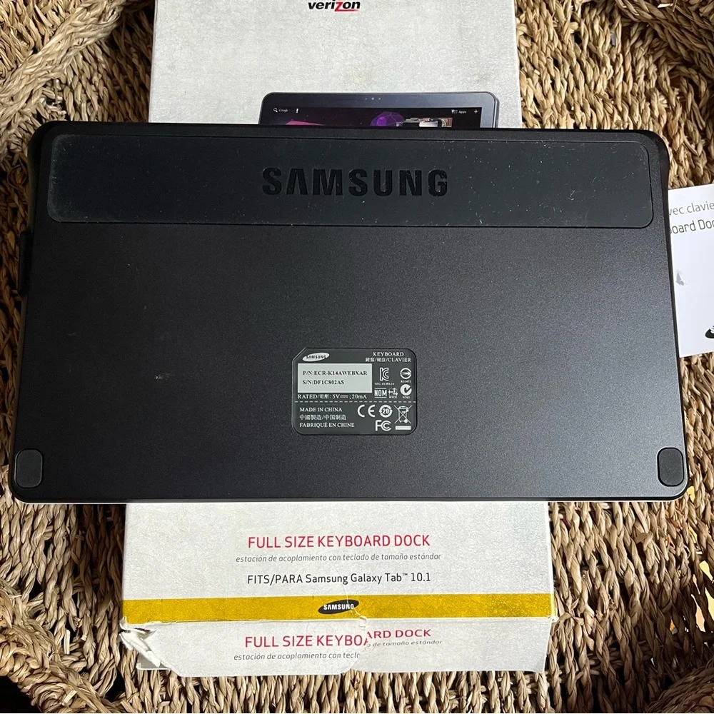Samsung Galaxy 10.1 tablet keyboard dock